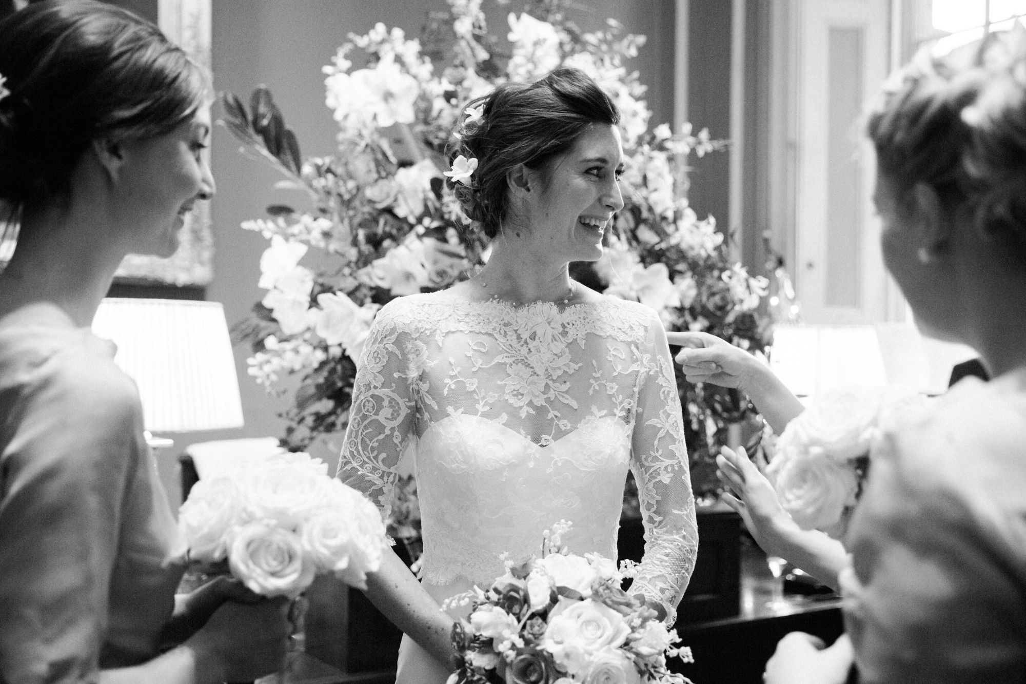 Bride arriving at The Signet library