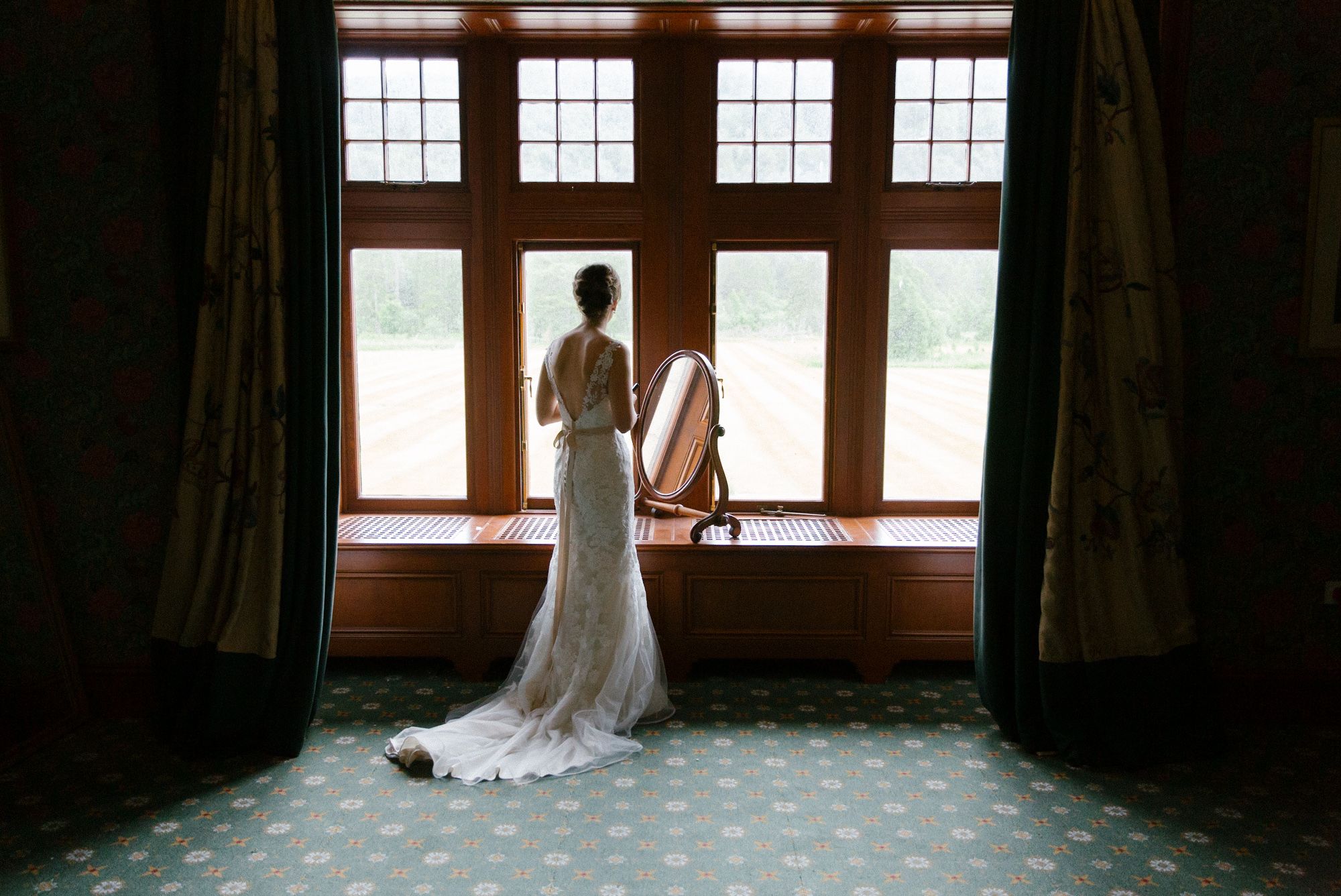 Mar Lodge summer wedding bride getting ready