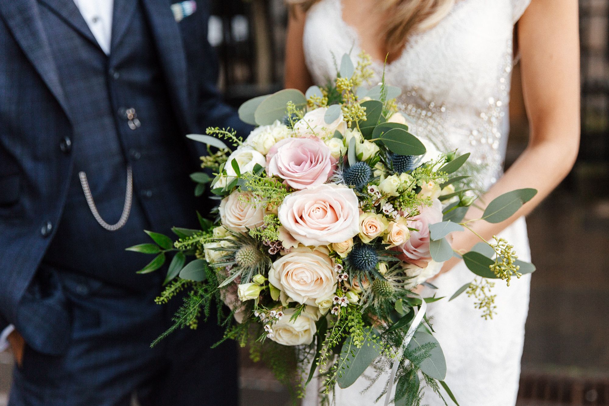 Signet Library wedding bride and groom with wedding bouquet